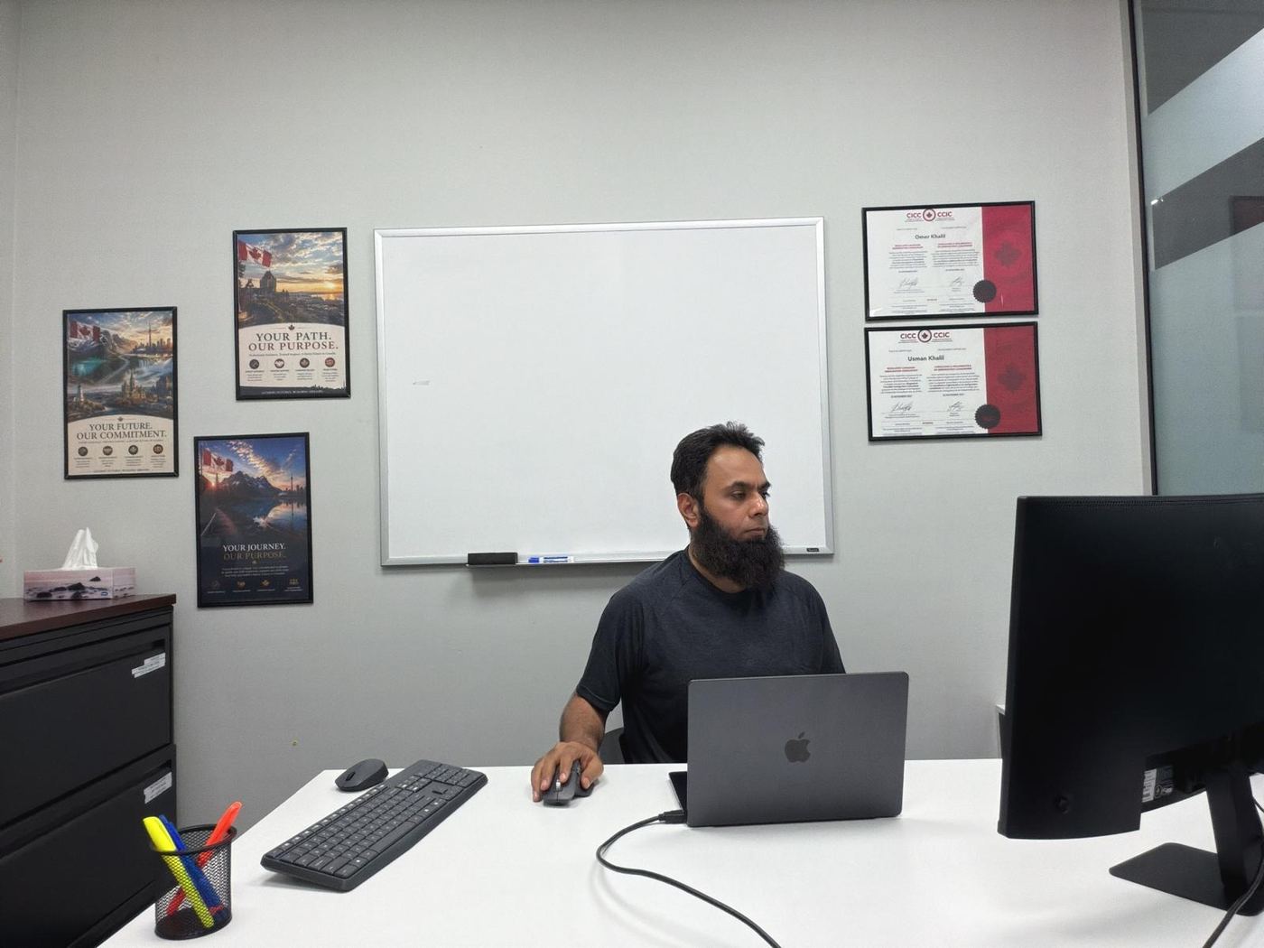 Licensed RCIC consultation desk at the MAK Canadian Immigration Services Scarborough office